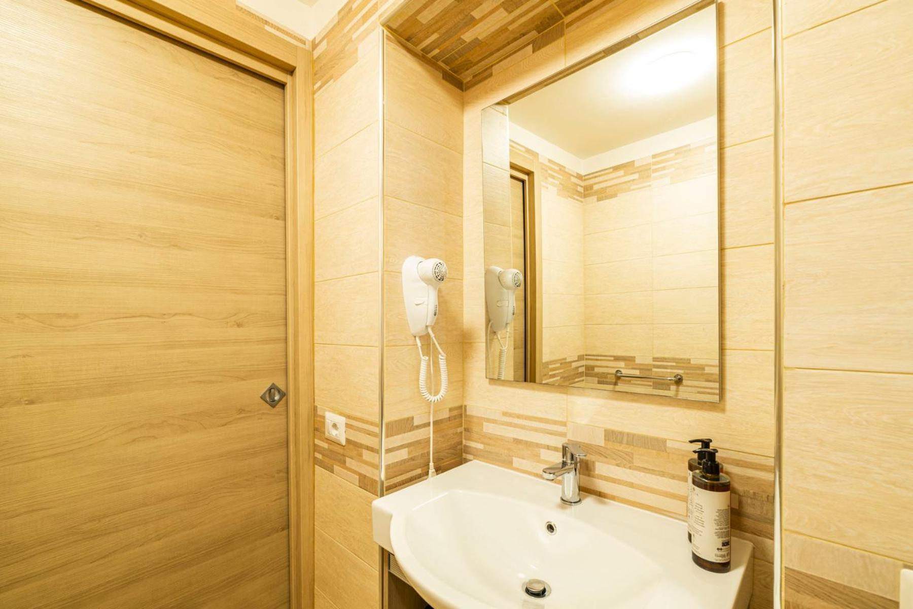Corso 138 - Sleep & Fly - By Domusextra Bed & Breakfast Napoli Exterior foto