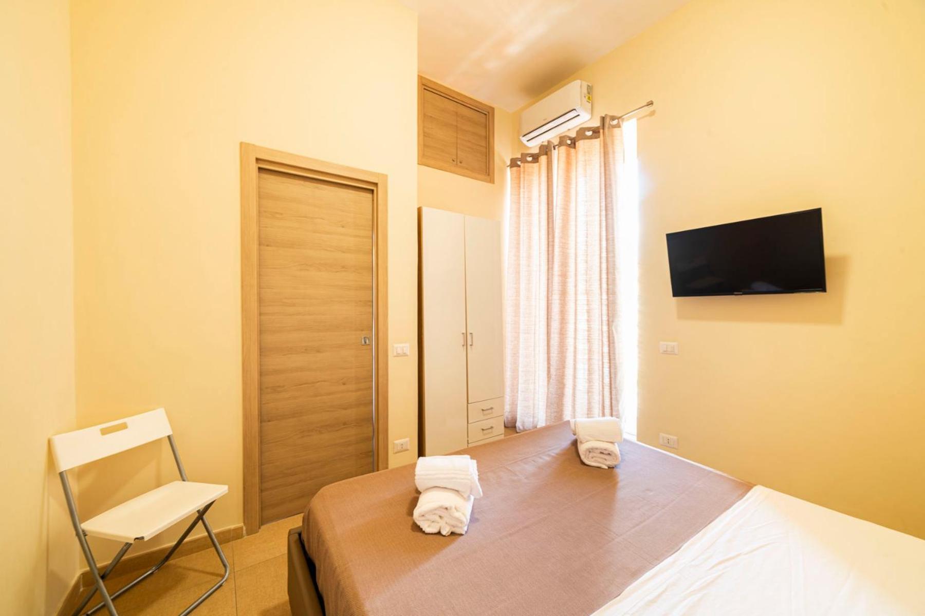 Corso 138 - Sleep & Fly - By Domusextra Bed & Breakfast Napoli Exterior foto