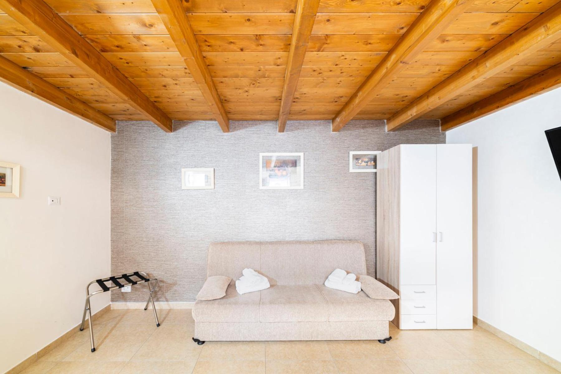 Corso 138 - Sleep & Fly - By Domusextra Bed & Breakfast Napoli Exterior foto