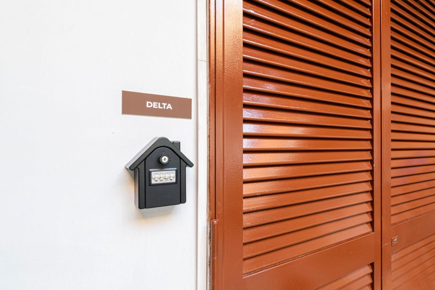 Corso 138 - Sleep & Fly - By Domusextra Bed & Breakfast Napoli Exterior foto