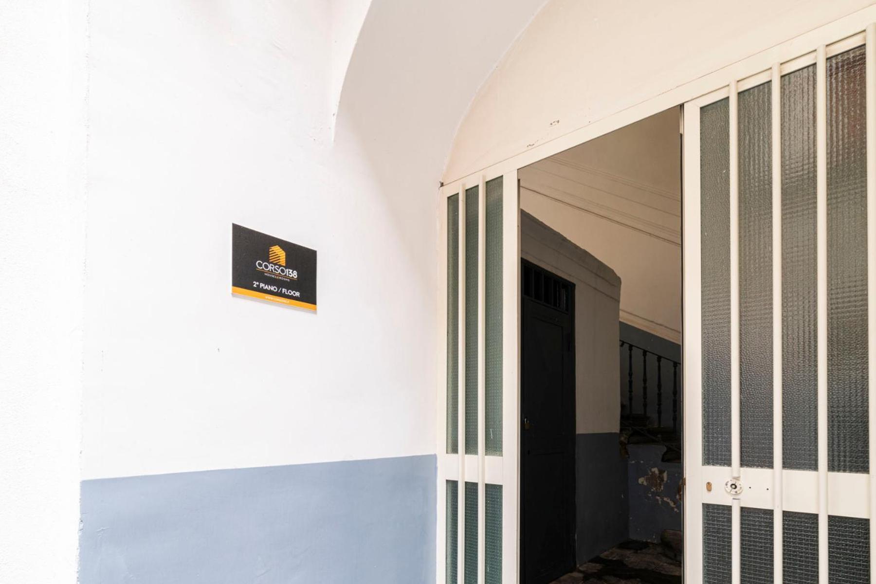 Corso 138 - Sleep & Fly - By Domusextra Bed & Breakfast Napoli Exterior foto