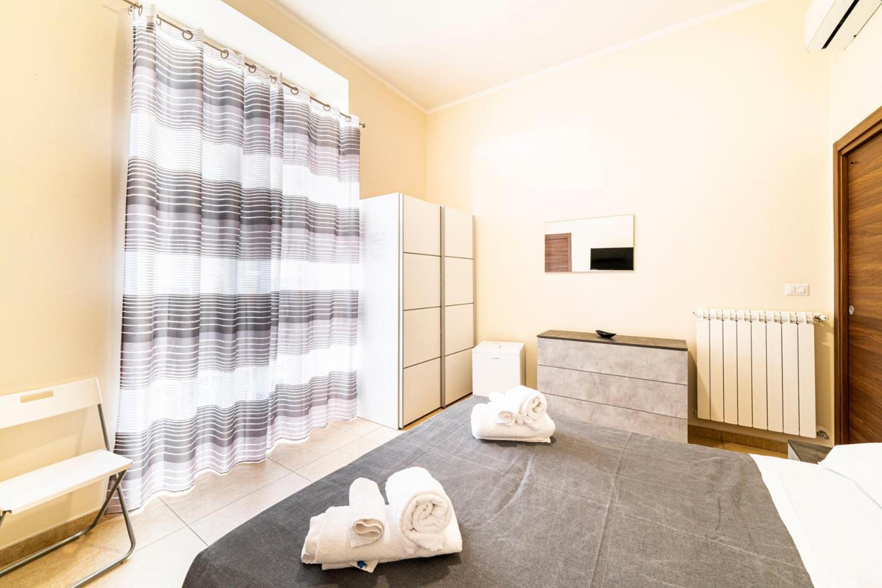 Corso 138 - Sleep & Fly - By Domusextra Bed & Breakfast Napoli Exterior foto