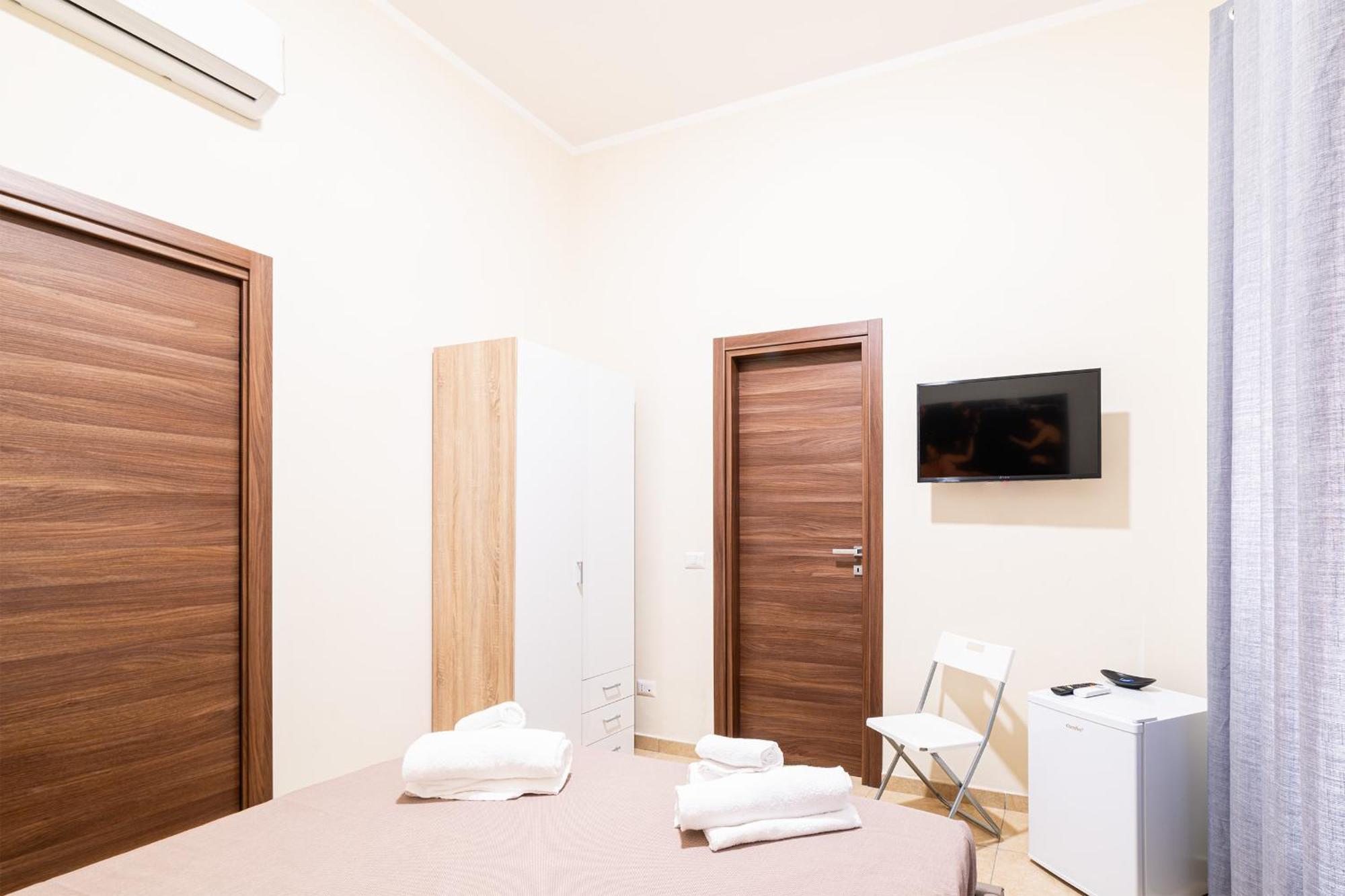 Corso 138 - Sleep & Fly - By Domusextra Bed & Breakfast Napoli Exterior foto