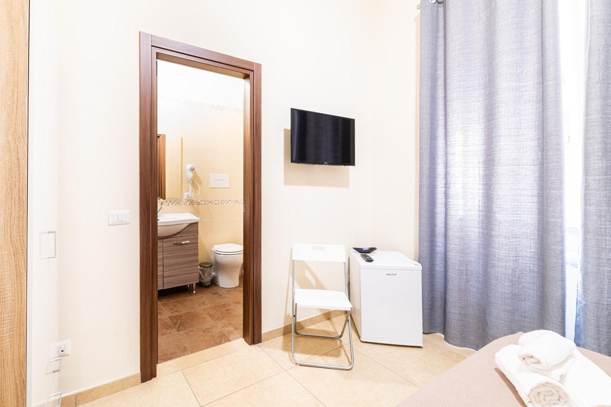 Corso 138 - Sleep & Fly - By Domusextra Bed & Breakfast Napoli Exterior foto